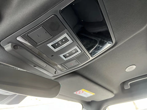 Land Rover Defender 3.0D I6 250 X-Dyn SE 110 AT 4WD MHEV