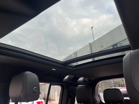 Land Rover Defender 3.0D I6 250 X-Dyn SE 110 AT 4WD MHEV