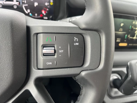 Land Rover Defender 3.0D I6 250 X-Dyn SE 110 AT 4WD MHEV