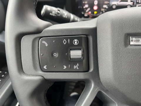 Land Rover Defender 3.0D I6 250 X-Dyn SE 110 AT 4WD MHEV