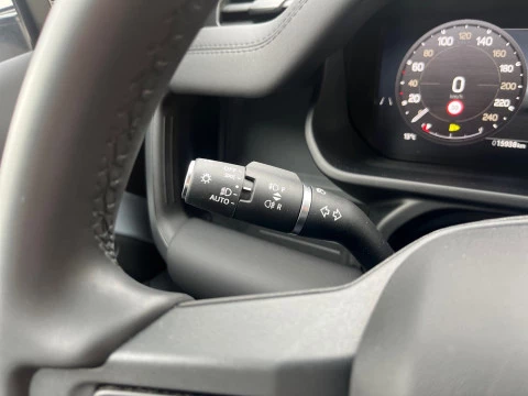 Land Rover Defender 3.0D I6 250 X-Dyn SE 110 AT 4WD MHEV