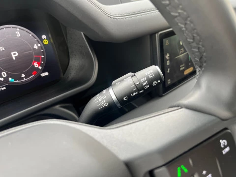 Land Rover Defender 3.0D I6 250 X-Dyn SE 110 AT 4WD MHEV