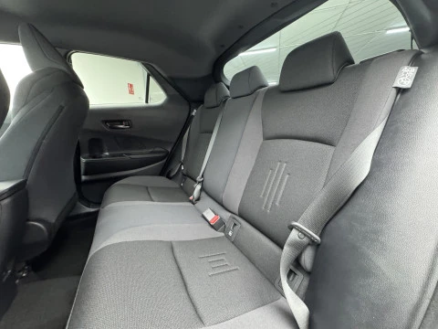 Toyota C-HR Advance Hybrid 140