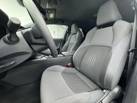 Toyota C-HR Advance Hybrid 140
