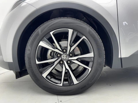 Toyota C-HR Advance Hybrid 140