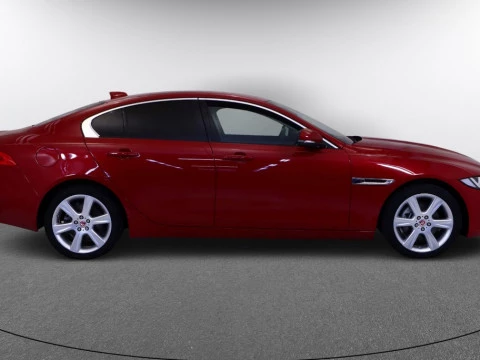 Jaguar XE sedan 2.0D 132KW PURE AUTO 4P