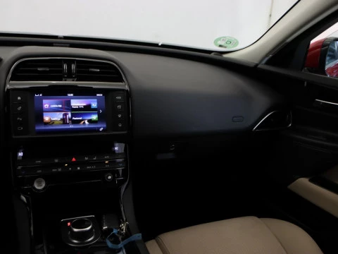 Jaguar XE sedan 2.0D 132KW PURE AUTO 4P