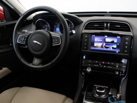 Jaguar XE sedan 2.0D 132KW PURE AUTO 4P