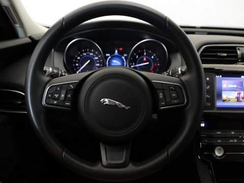 Jaguar XE sedan 2.0D 132KW PURE AUTO 4P