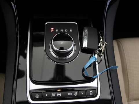 Jaguar XE sedan 2.0D 132KW PURE AUTO 4P