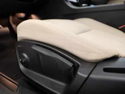 Jaguar XE sedan 2.0D 132KW PURE AUTO 4P