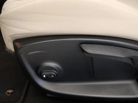 Jaguar XE sedan 2.0D 132KW PURE AUTO 4P