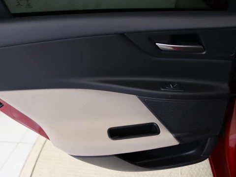 Jaguar XE sedan 2.0D 132KW PURE AUTO 4P