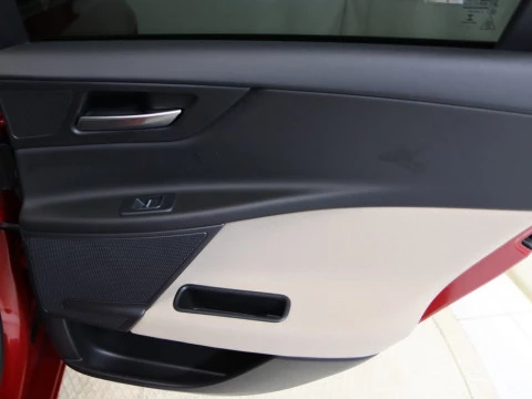 Jaguar XE sedan 2.0D 132KW PURE AUTO 4P