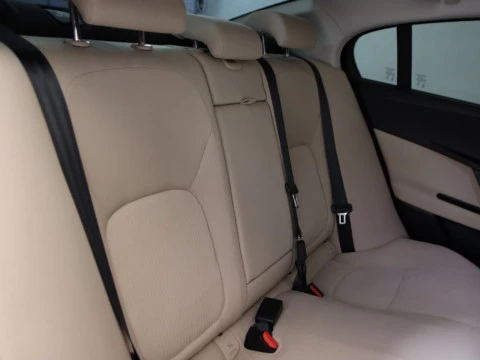 Jaguar XE sedan 2.0D 132KW PURE AUTO 4P