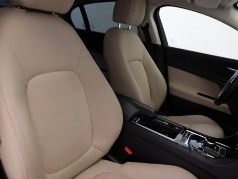 Jaguar XE sedan 2.0D 132KW PURE AUTO 4P