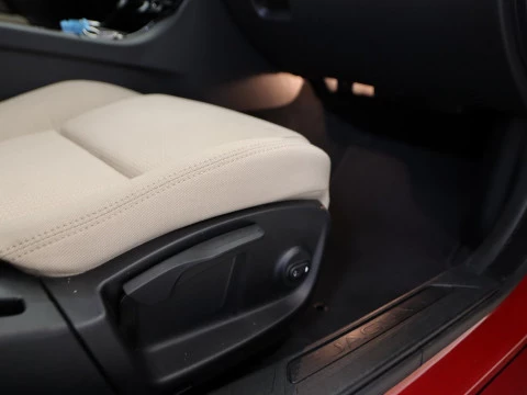 Jaguar XE sedan 2.0D 132KW PURE AUTO 4P