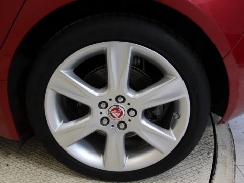 Jaguar XE sedan 2.0D 132KW PURE AUTO 4P