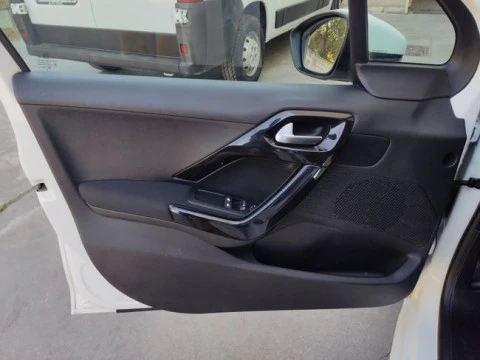 Peugeot 208 5P ACTIVE BlueHDi 73kW (100CV)