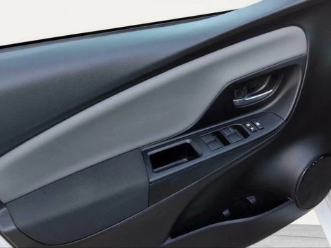 Toyota Yaris 1.5 100H Active Tech 74 kW (100 CV)