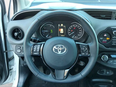 Toyota Yaris 1.5 100H Active Tech 74 kW (100 CV)