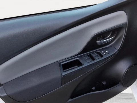 Toyota Yaris 1.5 100H Active Tech 74 kW (100 CV)