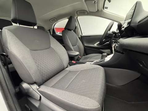 Toyota Yaris 1.5 120H Business Plus