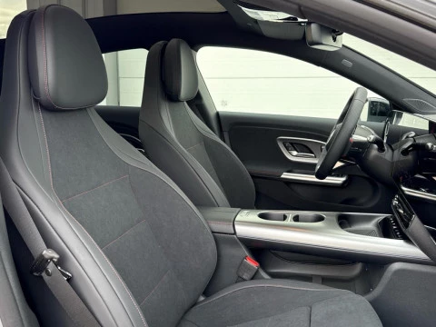 Mercedes-Benz CLA  250+ con tecnologia EQ