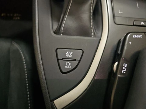 Lexus UX 2.0 250h Business