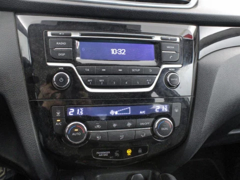 Nissan Qashqai 1.2 DIG-T VISIA 115 5P