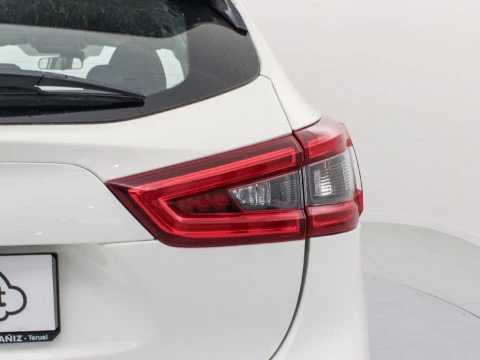 Nissan Qashqai 1.2 DIG-T VISIA 115 5P