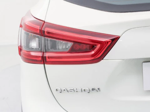 Nissan Qashqai 1.2 DIG-T VISIA 115 5P