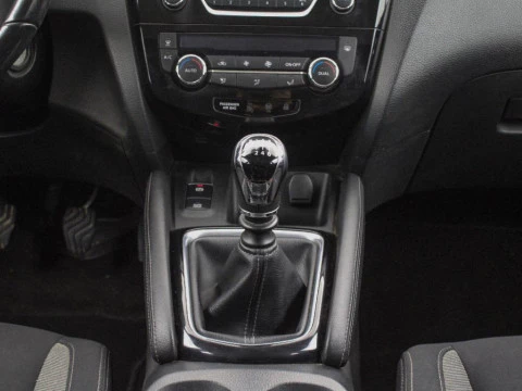 Nissan Qashqai 1.2 DIG-T VISIA 115 5P