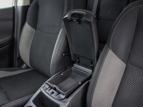 Nissan Qashqai 1.2 DIG-T VISIA 115 5P