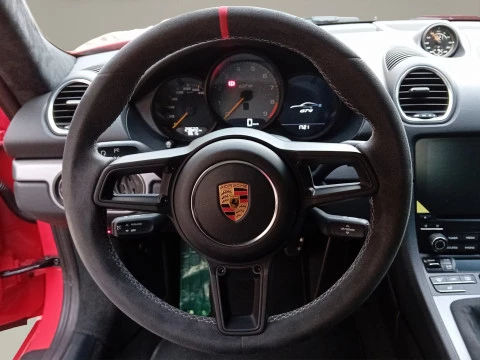 Porsche 718 Cayman GT4