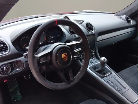 Porsche 718 Cayman GT4