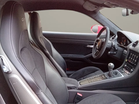 Porsche 718 Cayman GT4