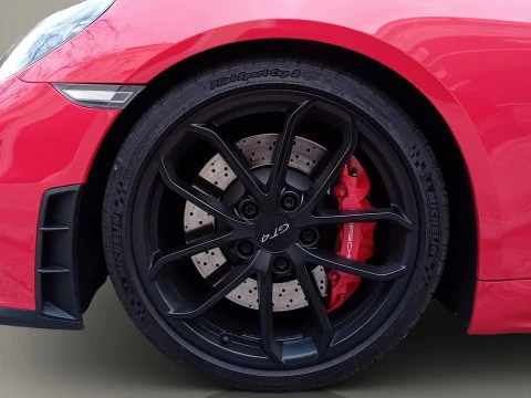 Porsche 718 Cayman GT4