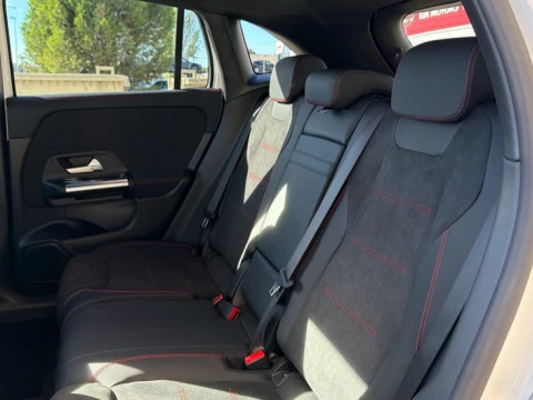 Mercedes-Benz GLA  200 d