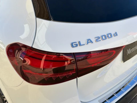 Mercedes-Benz GLA  200 d