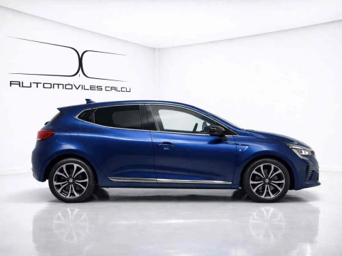 Vista perfil derecho del  Renault CLIO Techno TCE de 90 CV.