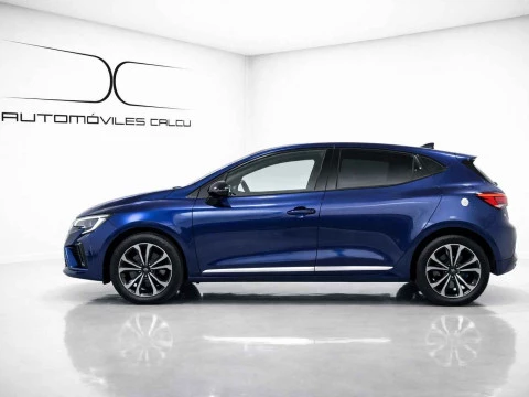 Vista perfil izquierdo del  Renault CLIO Techno TCE de 90 CV.