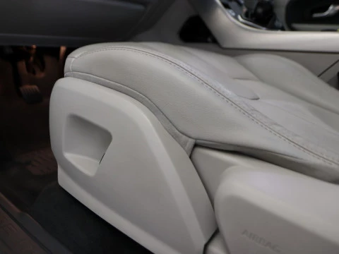 Land Rover RANGE ROVER EVOQUE R EVOQUE 2.2L SD4 150BHP 4WD PURE TECH 5P