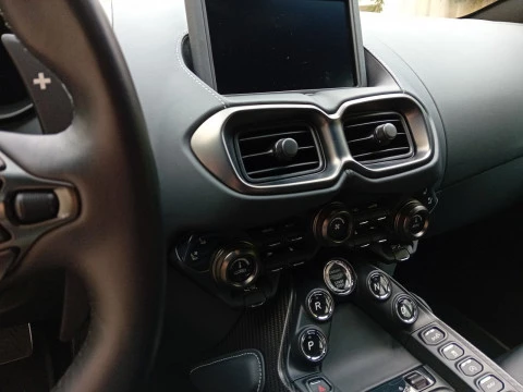 Aston Martin Vantage 4.0 V8