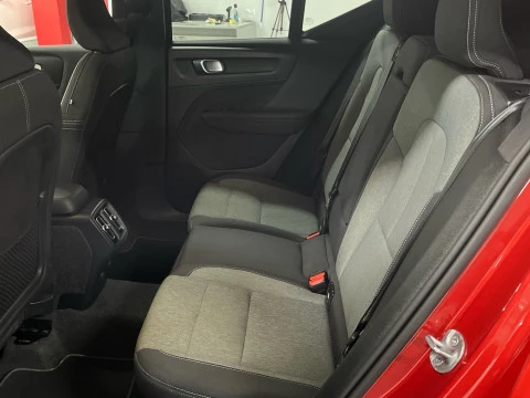 Volvo XC40 XC40 Plus, B3 Mild Hybrid, Gasolina, Dark