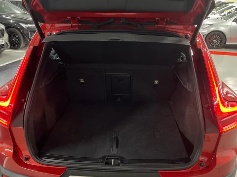 Volvo XC40 XC40 Plus, B3 Mild Hybrid, Gasolina, Dark