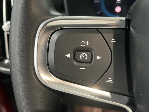 Volvo XC40 XC40 Plus, B3 Mild Hybrid, Gasolina, Dark