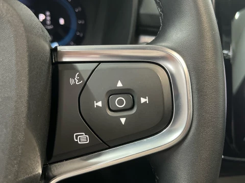 Volvo XC40 XC40 Plus, B3 Mild Hybrid, Gasolina, Dark