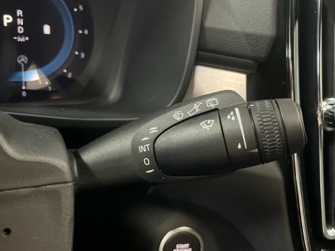 Volvo XC40 XC40 Plus, B3 Mild Hybrid, Gasolina, Dark