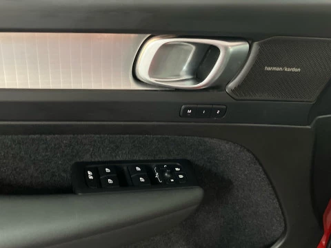 Volvo XC40 XC40 Plus, B3 Mild Hybrid, Gasolina, Dark